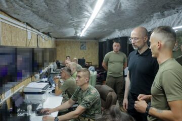 Шмигаль відвідав військових ЗСУ на Запорізькому напрямку