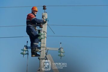 На Харківщині через російські обстріли без світла залишилися 7 тисяч споживачів