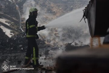 У Дніпрі ліквідували масштабну пожежу