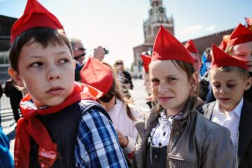 СЗР: Кремль сформував централізовану модель ідеологічного контролю над молоддю