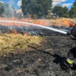 На Харківщині через російські обстріли виникла масштабна пожежа сухостою