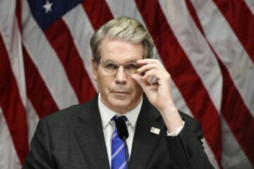 Бессент: ​США готові посилити тиск на Росію, але чекають на підтримку ЄС