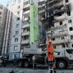 У Києві досі ліквідовують наслідки російського обстрілу