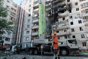 У Києві досі ліквідовують наслідки російського обстрілу