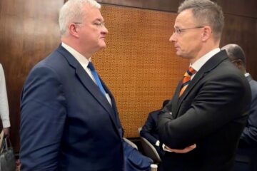 Міністр закордонних справ Угорщини анонсував зустріч з українським колегою