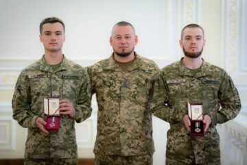 Зеленський нагородив державними нагородами контрактників, які прийшли до війська за програмою 18–24