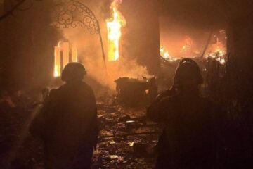 Росіяни атакували Запоріжжя безпілотниками, влучили у будинок