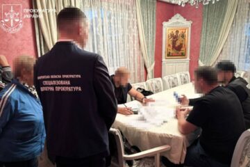 Депутата Закарпатської облради підозрюють у незаконному збуті деревини дуба на понад 1 млн грн