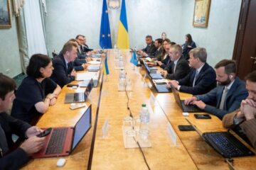 Україна обговорила із МВФ фінансові потреби і реформи