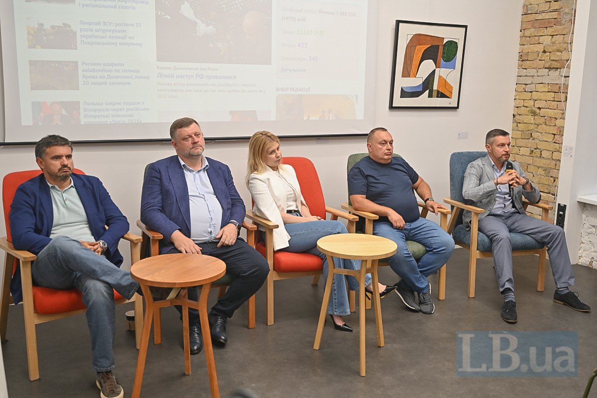 Ігор Ліскі, Олександр Корнієнко, Ольга Стефанішина, Ілля Павленко й Олексій Антипович під час дискусії