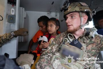 “Білі янголи” евакуювали із селища Ярова на Донеччині 8 цивільних