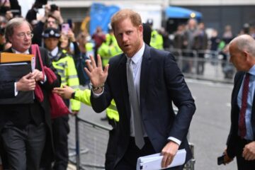 Британський принц Гаррі вперше за півтора року зустрівся з королем Чарльзом
