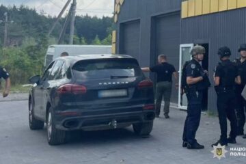 Біля Львова сталася стрілянина в приміщенні офісу автосервісу, дві людини загинули