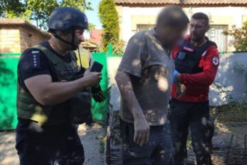 Росіяни обстріляли два райони Дніпропетровщини, постраждав чоловік
