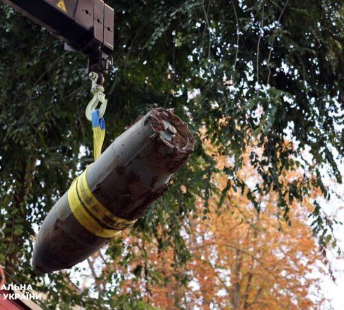 В Херсоні вибухотехніки поліції знешкодили російську авіабомбу