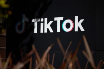 Трамп відстрочив блокування соцмережі TikTok у США