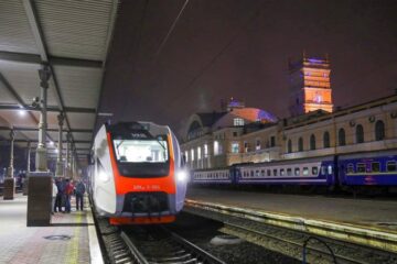 Росіяни здійснили комплексну атаку на інфраструктуру “Укрзалізниці”