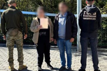 На кордоні зупинили “наречену”, яка вдруге намагалася вивезти чоловіка призовного віку