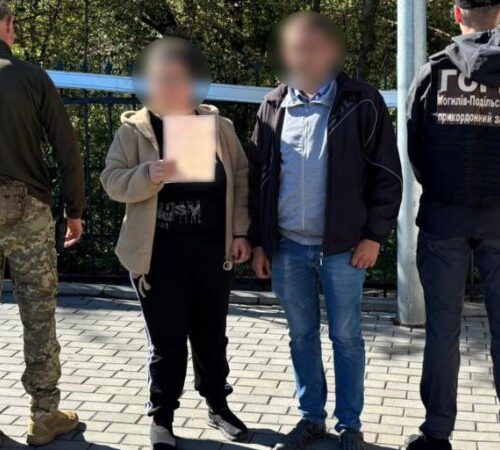 На кордоні зупинили “наречену”, яка вдруге намагалася вивезти чоловіка призовного віку