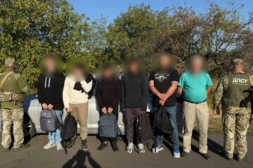 На Одещині затримали авто із п’ятьма чоловіками, які намагалися нелегально перетнути кордон