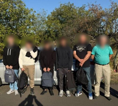На Одещині затримали авто із п’ятьма чоловіками, які намагалися нелегально перетнути кордон