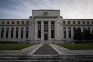 Федеральний резерв США вперше цього року знизив облікову ставку
