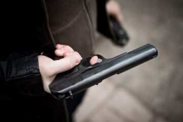 На Кіровоградщині чоловік стріляв у поліцейських під час перевірки документів. Стрілка розшукують