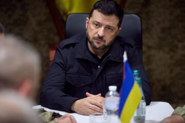 «Пікапи, контракти й дрони»: Володимир Зеленський вислухав десантників і пообіцяв рішення