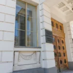 Будинок вчителя почали реставрувати. Під шаром фарби знайшли автентичні елементи