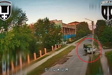 Окупант прямо на хоту вистрибнув зі своєї автівки, рятуючись від нашого FPV