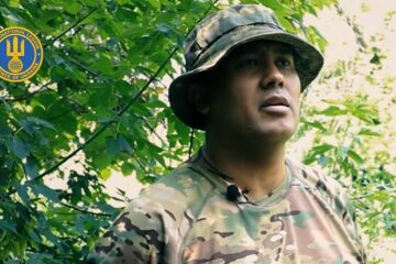 «Зібрав вже багато трофейних російських АК»: колумбієць «Гадес» понад три роки захищає Україну