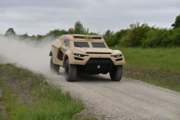 З ралі-рейдів — до війська: бельгійські військовики тестують бронеавтомобіль-дронобійку, що розганяється до 200 км