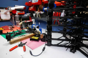 FPV-дрони для фронту: як українські виробники відповідають на попит, що зростає