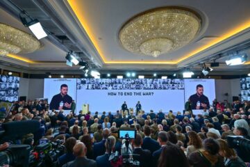 Президент: Ми контролюємо фронт — росіянам не вдасться окупувати схід за три місяці