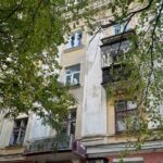 На Дніпровщині ворог понівечив п’ятиповерхівку й адмінбудівлю