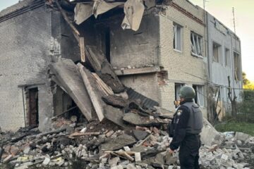 Російські дрони й КАБи обстріляли Харківщину, є постраждалі