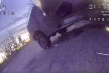 «Підсіли в кузов до росіян»: дрон-камікадзе знищив ворожий автомобіль
