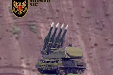 Ворожий «Бук-М2» перетворився на феєрверк: показали кадри потужної детонації боєкомплекту