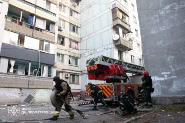 Росія завдала удару по Дніпровщині: понівечені будинки, 13 поранених