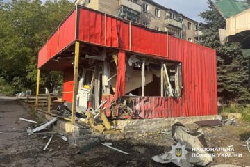 Донеччина під вогнем: є поранені, пошкоджено спорткомплекс і торговий павільйон