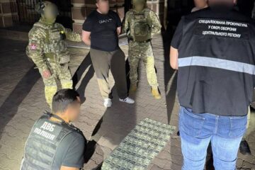 Про підозру повідомили колишьному військовому, який став переправляти ухилянтів через кордон
