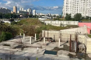 Кличко відхилив петицію про знесення недобуду біля метро «Осокорки»