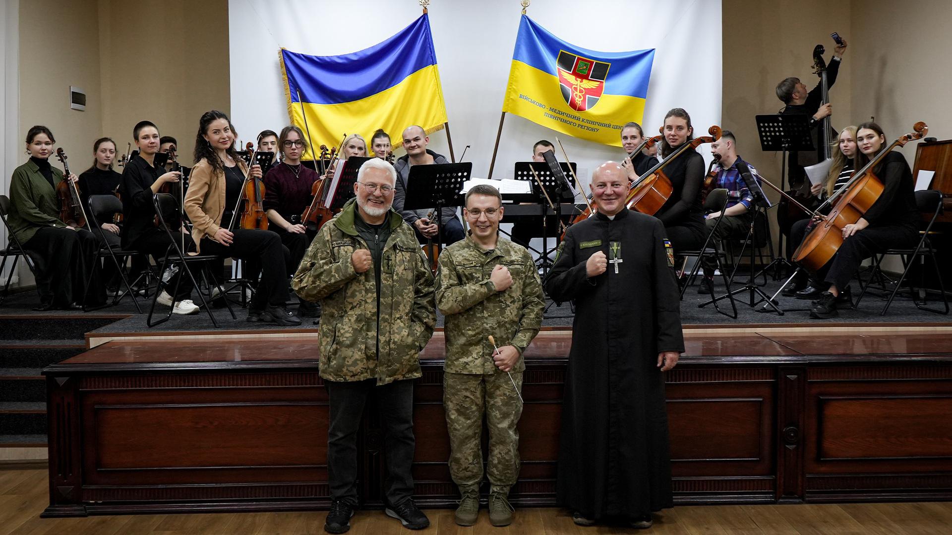 Натхненником та диригентом проєкту є начальник відділення комунікацій 5-ї штурмової бригади, старший лейтенант Сергій Лихоманенко