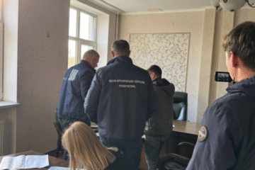 Посадовців Західного управління міграційної служби запідозрили в вимаганні хабарів за дозвіл на проживання іноземців