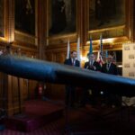 Очільник МЗС Польщі привіз до британського парламенту “шахед”