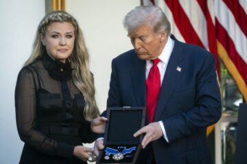 Трамп посмертно нагородив Чарлі Кірка Медаллю Свободи