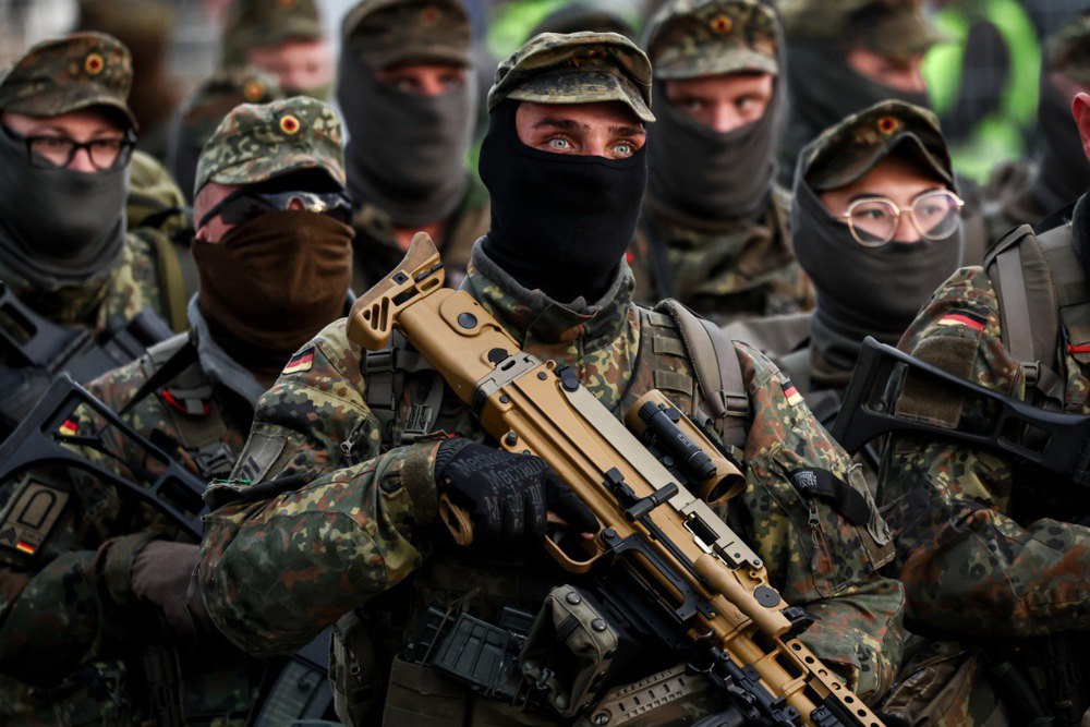 Німецькі солдати в терміналі порту Гамбурга під час навчань, 25 вересня 2025 року