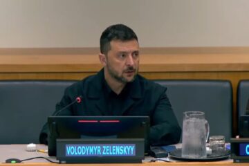 Зеленський: Україна готова до дипломатії, але віддавати свої території не буде