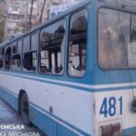 Під ранковий обстріл Херсона потрапив громадський транспорт