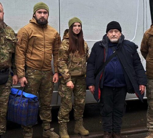 “Білі янголи” евакуювали літнього чоловіка з Куп’янська Харківської області